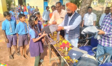 स्कुल मे नेवता भोज का किया गया आयोजन