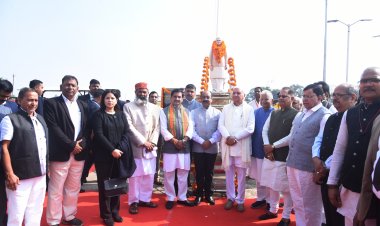 *कुल उत्सव  समारोह में शामिल हुए केरल के राज्यपाल आरिफ मोहम्मद खान,पूर्व प्रधानमंत्री स्व अटल बिहारी वाजपेयी की प्रतिमा पर माल्यार्पण कर किया नमन*