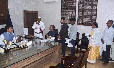 *जन दर्शन :कलेक्टर ने सुनी लोगों की समस्याएं, दिए जल्द निराकरण के निर्देश*