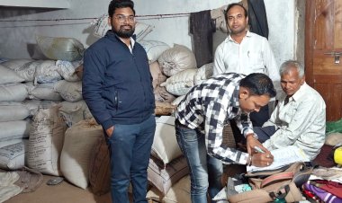 *ग्राम बिजराकछार में अवैध रूप से भंडारित 32 क्विंटल धान जब्त*