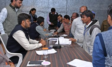 जनदर्शन: पेंशन राशि नहीं मिलने की शिकायत पर कलेक्टर ने तत्काल लिया संज्ञान, संबंधित अधिकारी को जांच के दिए निर्देश*  *कलेक्टर ने जनदर्शन में सुनी आमजनों की समस्याएं एवं शिकायतें, 140 आवेदन प्राप्त हुए