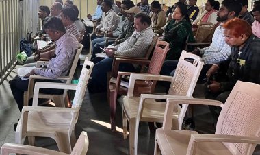 *पटवारी गांव-गांव जाकर करेंगे बी-वन का वाचन,नामांतरण, बंटवारा, त्रुटि सुधार एवं नक्शा बंटाकन के प्रकरणों का होगा त्वरित निराकरण*,एसडीएम ने ली राजस्व अधिकारियों की बैठक