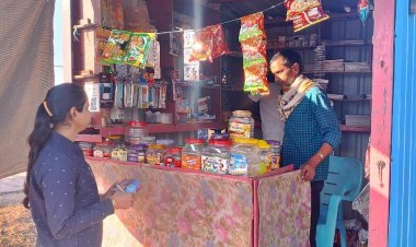 *स्कूलों के पास बिक रहे थे तंबाकू पान मसाला,उत्पादों का विक्रय करते पाए जाने पर जिला प्रशासन की गई ताबड़तोड़ कार्रवाई*  *तंबाकू उत्पादों को जप्त कर की जा रही बाण्ड ओवर की कार्रवाई