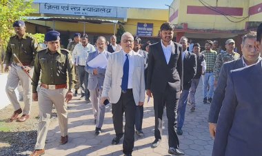 *चीफ जस्टिस रमेश कुमार सिन्हा ने किया जिला एवं सत्र न्यायालय मुंगेली का निरीक्षण*