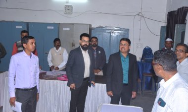 *कलेक्टर ने नामांकन की तैयारियों का लिया जायजा, उधर जिला कार्यालय में बढ़ रही लोगों की चहल पहल। देखिए mornews**