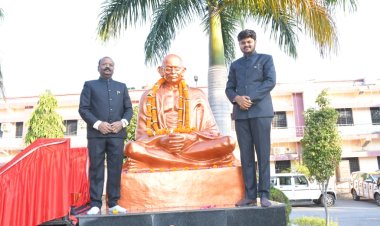 *कलेक्टर ने जिला कलेक्टोरेट में फहराया तिरंगा झंडा, गणतंत्र दिवस की दी बधाई