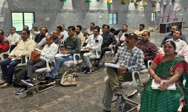 *नगरीय निकाय निर्वाचन 2025: एक ही मशीन से अध्यक्ष और पार्षद पद के लिए किया जाएगा मतदान*,ईवीएम मशीन के कमिशनिंग कार्य हेतु प्रशिक्षण का हुआ आयोजन