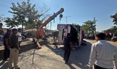 *बड़ी ख़बर: मुंगेली के करही के पास बस पलटी, घायलों को तत्काल भेजा गया अस्पताल, कलेक्टर-एसपी पहुंचे मौके पर*