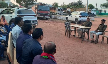 आगामी चुनाव को लेकर पुलिस ने ली थाने मे कोटवारों की बैठक