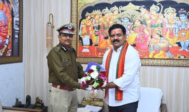 *प्रदेश के नए पुलिस महानिदेशक अरुण देव गौतम ने डिप्टी सीएम विजय शर्मा से की सौजन्य भेंट*