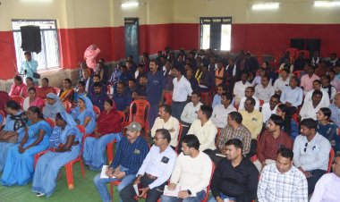 *कलेक्टर-एसपी ने की मतदान तैयारियों की समीक्षा, स्ट्रांग रूम का लिया जायजा*