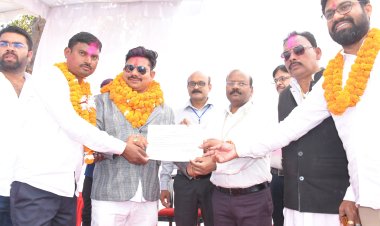 *जिले के सभी नगरीय निकायों में मतगणना शांतिपूर्ण सम्पन्न,निवार्चित प्रत्याशियों को प्रदान किया गया निर्वाचन प्रमाण पत्र*