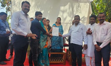 *द्वितीय चरण में नव निर्वाचित जिला पंचायत सदस्यों को प्रमाण पत्र वितरित