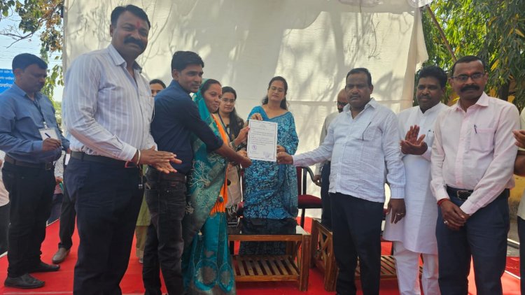 *द्वितीय चरण में नव निर्वाचित जिला पंचायत सदस्यों को प्रमाण पत्र वितरित
