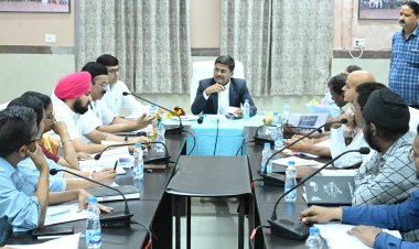 *कलेक्टर की अध्यक्षता में जीवनदीप समिति की बैठक: गरीब मरीजों के हित में लिए गए कई निर्णय,श्रवण बाधित मरीजों की जांच के लिए जिला अस्पताल में बहुत जल्द बेरा परीक्षण की सुविधा*