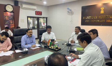 *कलेक्टर ने टीएल बैठक में की लंबित मामलों की समीक्षा,गरमी से पहले प्राथमिकता से हैण्डपंप मरम्मत के निर्देश,अधिकारी-कर्मचारियों को आपात स्थिति में हृदय रोग से बचाव हेतु दवाइयों का वितरण*