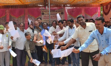 पंचायत सचिवों के अनिश्चितकालीन हड़ताल से ग्रामीण क्षेत्रों में मूलभूत सुविधाये बाधित , नवनिर्वाचित सरपंचों का प्रभार भी अटका