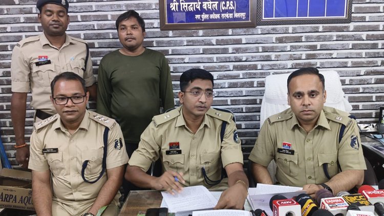 *Breaking: बिलासपुर पुलिस का बड़ा एक्शन :ऑनलाइन गेमिंग सट्टा चलाने वाला सटोरिया गिरफ्तार, आरोपी से 1लाख 80 हजार कैंस,16 मोबाईल, लेपटॉप, फर्जी सिम कार्ड, चेक बुक और कई एटीम बरामद*