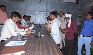 *जनदर्शन: बिजली की समस्या की शिकायत पर कलेक्टर ने विद्युत विभाग के अधिकारी को लगाई फटकार*  *जिले में निर्बाध रूप से विद्युत आपूर्ति के दिए निर्देश