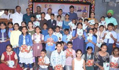 *मुख्यमंत्री शिक्षा गौरव अलंकरण समारोह अंतर्गत जिला स्तरीय शिक्षक सम्मान समारोह आयोजित,कलेक्टर-एसपी ने जिले के उत्कृष्ट शिक्षकों को किया सम्मानित*