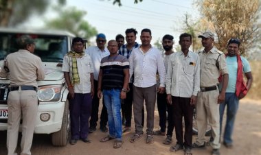 *बरसात के पहले रोड किनारे रेत को डंप कर रखा, ग्रामीणों ने कलेक्टर से की शिकायत,70 ट्रैक्टर अवैध रेत जप्त*