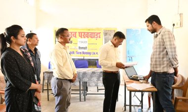 *कलेक्टर ने चल रहे राजस्व शिविरों का लिया जायजा, उप स्वास्थ्य केंद्र का किया निरीक्षण, गंदगी देख बीफरे कलेक्टर,!शहर में अटैच स्वास्थ्य कर्मियों को तत्काल रिलीव करने दिए सख्त निर्देश* 