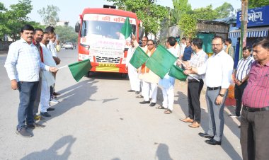 *मुख्यमंत्री तीर्थ दर्शन योजना के तहत 183 श्रद्धालु रवाना, कलेक्टर ने दिखाई हरी झंडी
