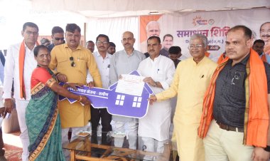 *समाधान शिविर में शामिल हुए केन्द्रीय आवासन एवं शहरी विकास राज्य मंत्री तोखन साहू, वेद परसदा शिविर में आठ हजार से ज्यादा आवेदनों का निराकरण*