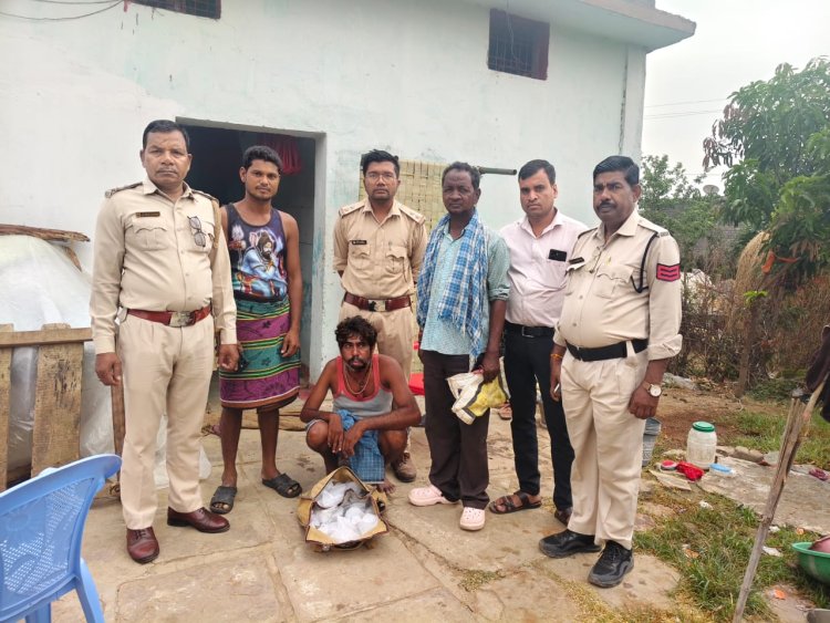 *खम्हरिया में आबकारी विभाग की बड़ी कार्रवाई : 14.50 लीटर कच्ची शराब और 195 किलोग्राम महुआ लाहन जब्त