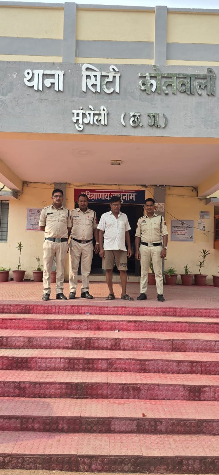 सार्वजनिक स्थान पर सट्टा-पट्टी लिखते हुये एक आरोपी को पुलिस ने किया गिरफ्तार
