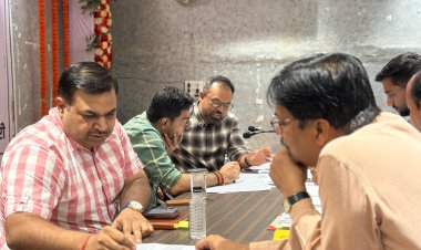 *कलेक्टर ने युक्तियुक्तकरण के संबंध में अधिकारियों के ली बैठक*  *प्राथमिक शाला के लिए 02 जून एवं पूर्व माध्यमिक शाला, हाई स्कूल और हायर सेकेंडरी के लिए 03 जून को होगा काउंसलिंग*