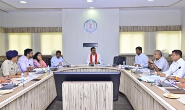 *गौ तस्करी पर अंकुश लगाने होम मिनिस्टर विजय शर्मा ने ली समीक्षा बैठक! कहा गौवंश तस्करी में उपयोग होने वाले वाहनों के खिलाफ राजसात की कार्रवाई तेजी से की जाए, गौ तस्करी केवल एक अपराध नहीं, बल्कि संगठित अपराध है*