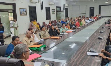 *महिला आयोग की सुनवाई: दो वर्षीय पुत्र के लिए आरक्षक व उसकी पत्नी आपसी सुलाहनामा के लिए तैयार बिना तलाक के दूसरा विवाह के लिए पहली पत्नी अनावेदक पति के खिलाफ आपराधिक मामला न्यायालय में कर सकती है प्रस्तुत*