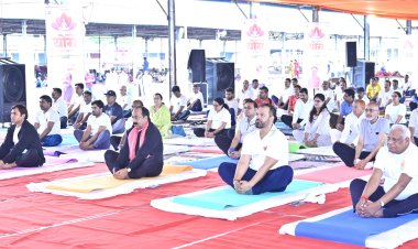 *उपमुख्यमंत्री, विधायक, कलेक्टर-एसपी एवं बड़ी संख्या में लोगों ने सामूहिक रूप से किया योगाभ्यास*