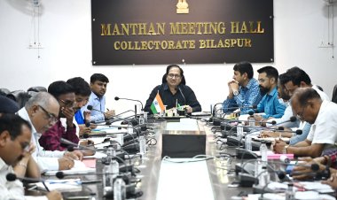 *कलेक्टर ने कहा अवैध तरीके से सरकारी जमीन हथियाने वालों के खिलाफ करें एफआईआर, खाद-बीज उठाने में किसानों को न हो कोई परेशानी*