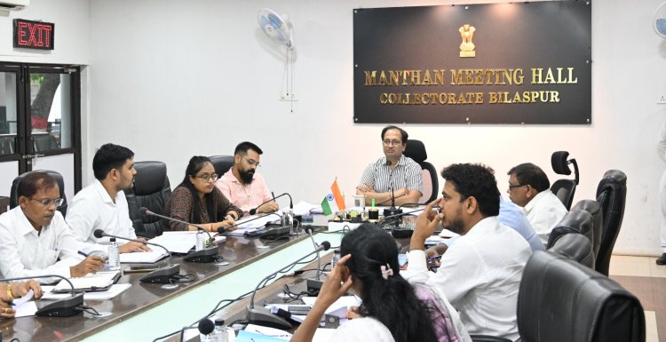 *कलेक्टर ने ली राजस्व अधिकारियों की बैठक,नामांतरण, सीमांकन और अतिक्रमण हटाने की कार्रवाई में तेजी लाने के निर्देश!किसान पंजीयन कार्य की धीमी गति पर जताई नाराजगी*