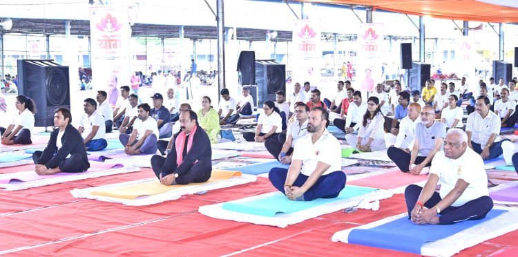 *उपमुख्यमंत्री, विधायक, कलेक्टर-एसपी एवं बड़ी संख्या में लोगों ने सामूहिक रूप से किया योगाभ्यास*