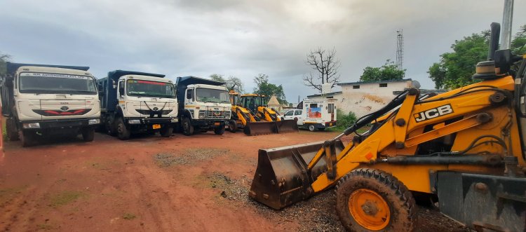 क्षेत्र मे अवैध मुरुम  खनन पर  प्रशासन की बड़ी कार्यवाही, 4  जेसीबी,  3 हाईवा गाड़ी, 2 ट्रेकटर जप्त