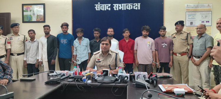 अंतरजिला बाईक चोर गिरोह चढ़े मुंगेली पुलिस के हत्थे** आरोपियों से कुल 13 नग मोटर सायकल कीमती 11.35 लाख रूपये की मोटर सायकल किया गया जप्त