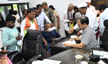 *जन दर्शन : बड़ी संख्या में लोग अपनी मूलभूत समस्याओं को लेकर पहुंचे कलेक्ट्रेट, कलेक्टर ने अधिकारियों को दिए त्वरित निराकरण के निर्देश*