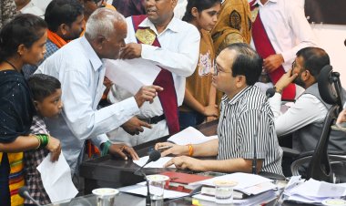 *जन दर्शन : ग्रामीणों ने की सरपंच पति की शिकायत राशन दुकान संचालन में  की जा रही मनमानी जांच के निर्देश, स्मार्ट मीटर लगने से अधिक बिल की शिकायत! रोज़गार सहायक करता हैं फर्जीवाड़ा, कलेक्टर ने सुनी समस्याएं*