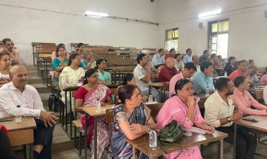 *व्यापम द्वारा सभी परीक्षा केंद्रों में लगाए जाएंगे जैमर,पहुंचे सुरक्षा उपकरण,केंद्राध्यक्षों को दिया गया व्यापम निर्देशों का गहन प्रशिक्षण*