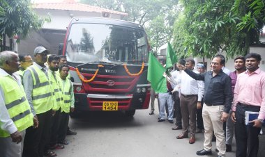 *कलेक्टर ने स्वच्छता पेट्रोलिंग वाहन को दिखाई हरी झण्डी*