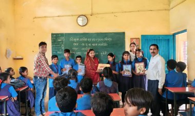 पुस्तक और गणवेश छात्रों को शाला आने के लिए प्रेरित करती है - चित्ररेखा जांगड़े