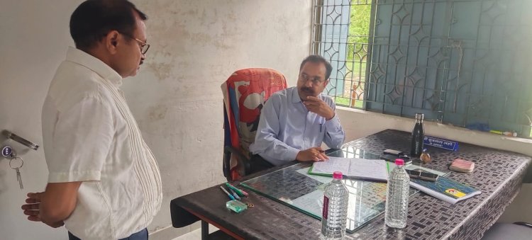 *प्राचार्य सहित 9 शिक्षकों को नोटिस: प्राचार्य ने बिना आवेदन के नदारद शिक्षकों का सीएल हाजिरी पंजी में चढ़ाया,औचक निरिक्षण पर पहुंचे थे जिला शिक्षा अधिकारी*