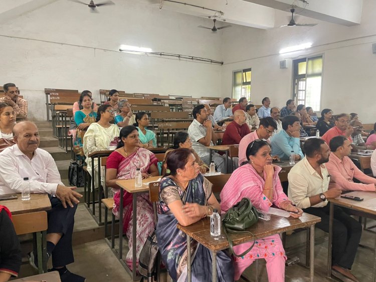 *व्यापम द्वारा सभी परीक्षा केंद्रों में लगाए जाएंगे जैमर,पहुंचे सुरक्षा उपकरण,केंद्राध्यक्षों को दिया गया व्यापम निर्देशों का गहन प्रशिक्षण*