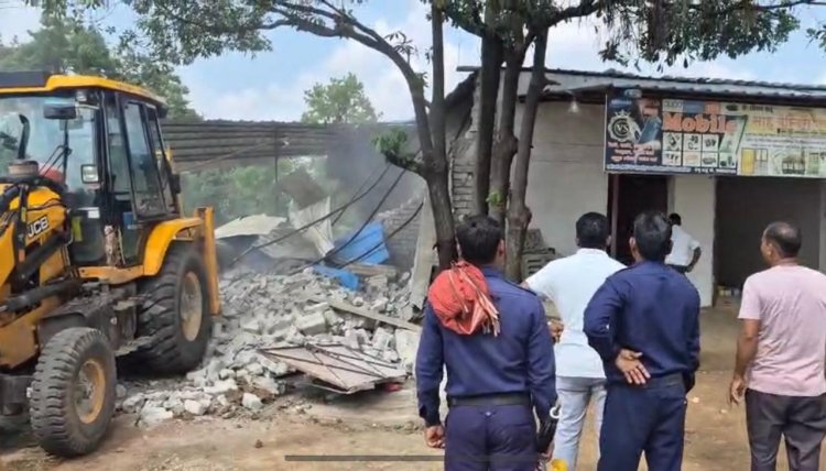 *घोरामार में शासकीय भूमि से 10 लोगों का हटाया गया बेजा कब्जा*