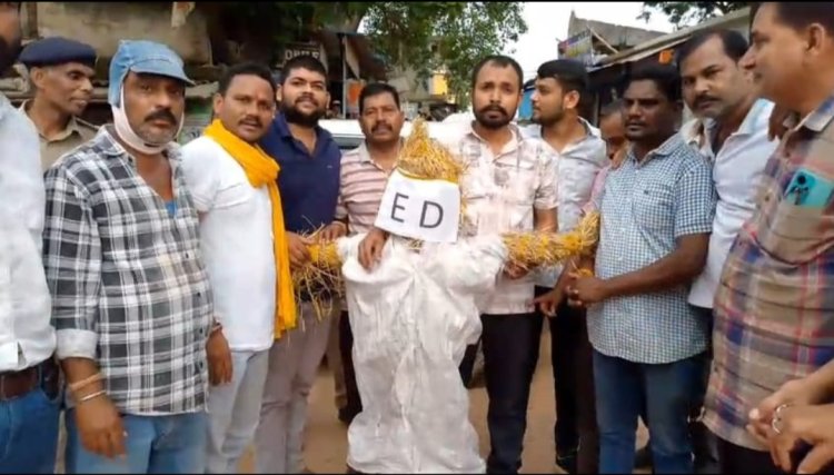 ईडी की कार्यवाही के खिलाफ युवा कांग्रेस ने फूंका पुतला