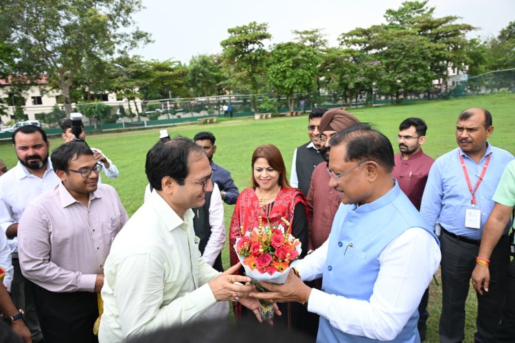 *बिलासपुर पहुंचे सीएम विष्णु देव साय, हेलीपैड पर भाजपा नेताओं एवं जिला प्रशासन के अधिकारियों ने किया स्वागत*