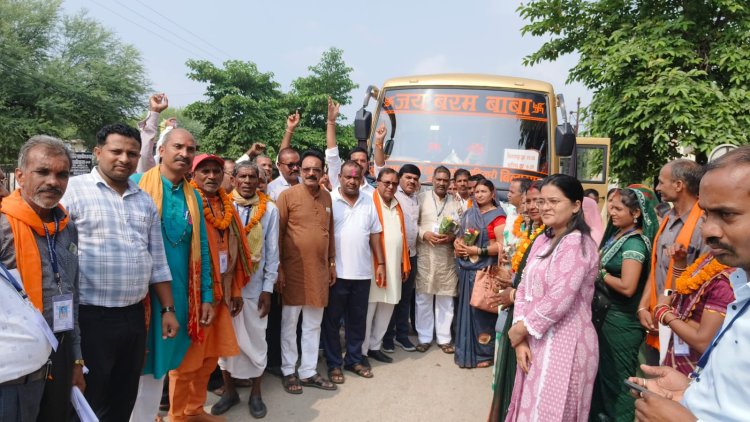 *श्रीरामलला दर्शन योजना: जिले में 64 तीर्थयात्रियों के दल को हरी झंडी दिखाकर अयोध्या के लिए किया गया रवाना*